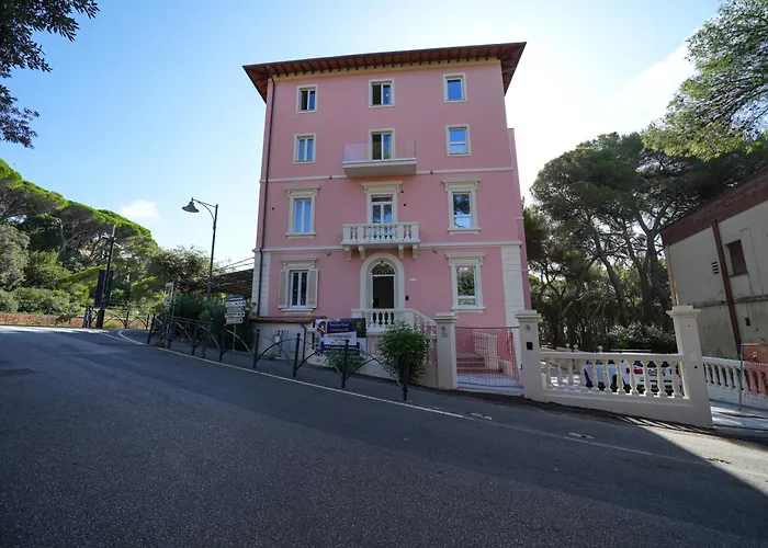 Hotiday Castiglioncello Suite 아파트호텔 4*